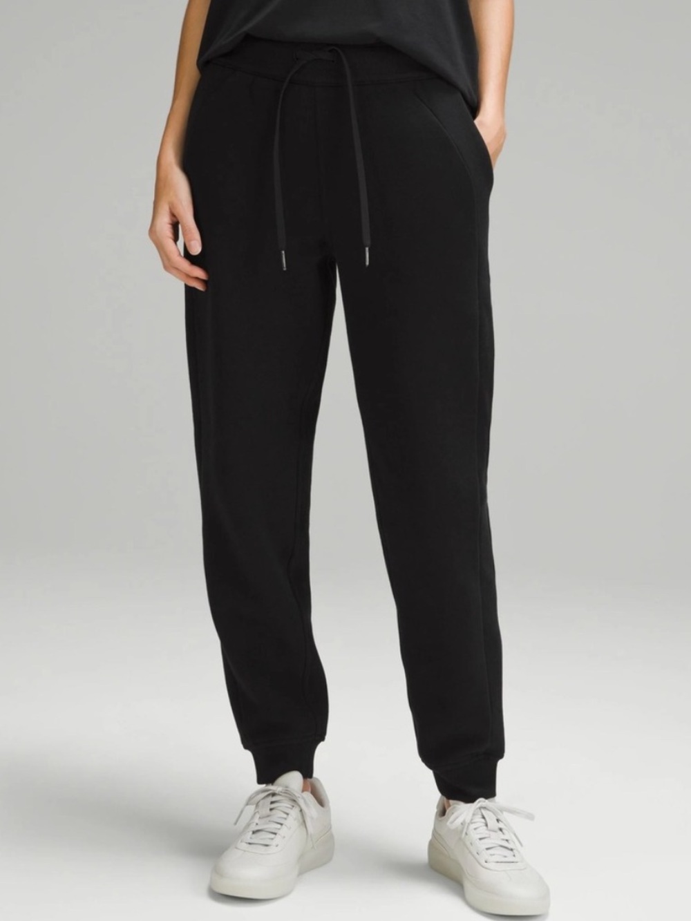 Lululemon Scuba Mid-Rise Jogger Size 6